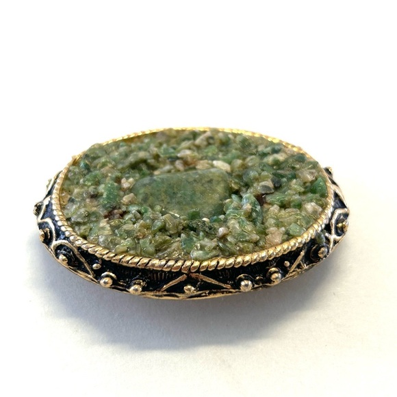 Jade Chip Vintage Brooch Gold Tone - Picture 6 of 7